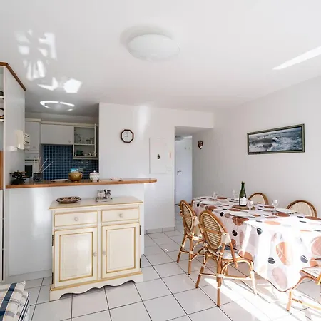 Carnac: 3p Avec Piscine Chauffee, Terrasse Et Parking, A 1 Km De La - Fr-1-477-245 * Carnac